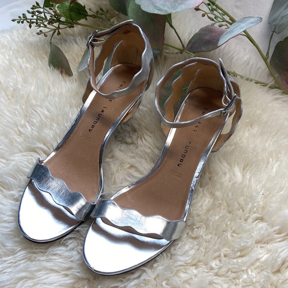 Chinese Laundry silver Scalloped edge heels - Picture 2 of 10